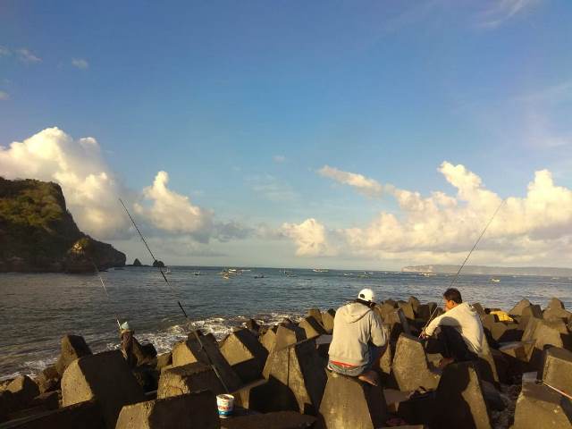 Bupati Jember Berjanji Segera Memperbaiki <i> Breakwater </i>