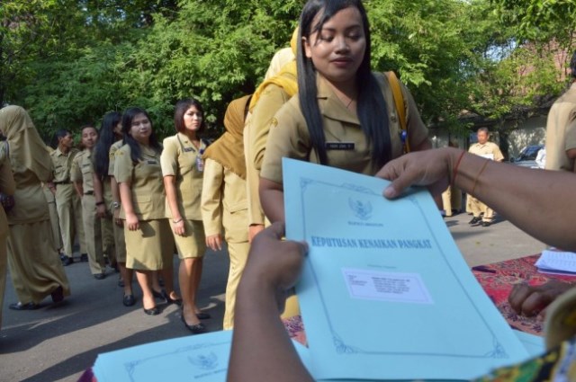 Pemkot Surabaya Pastikan Gaji 1.863 Honorer Sesuai UMK