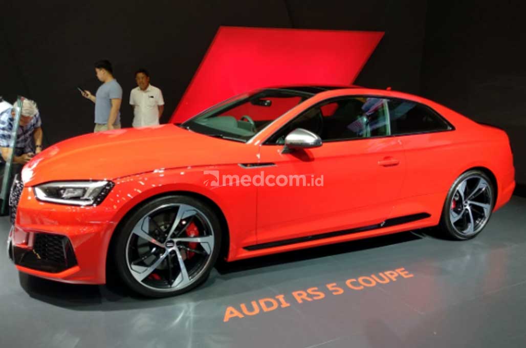 New Audi RS 5 Coupe, Pesaing BMW M4