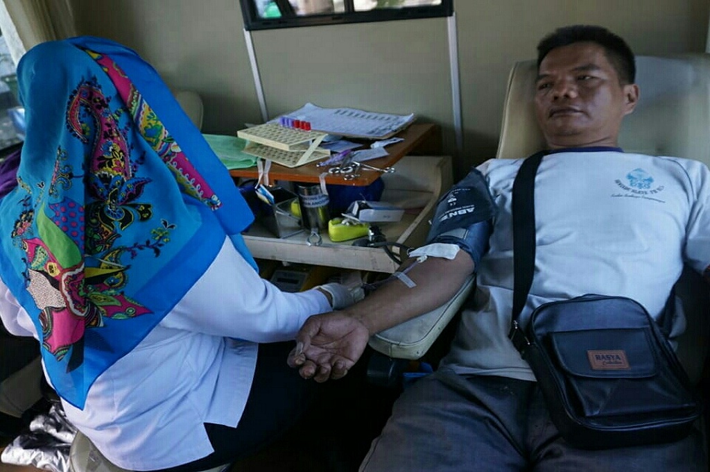 PMI Solo Kirimkan Puluhan Kantong Darah ke Lombok