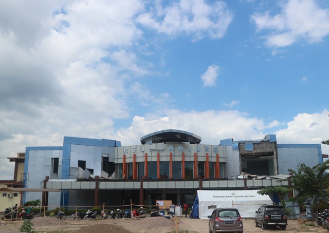 Mayoritas Bangunan Pemerintah di Lombok Utara Ambruk
