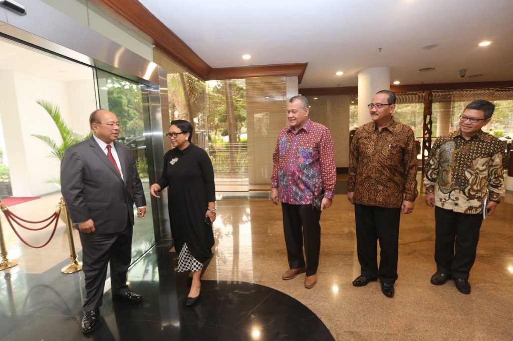 FM Retno Discusses Rakhine Situation with Myanmar Minister