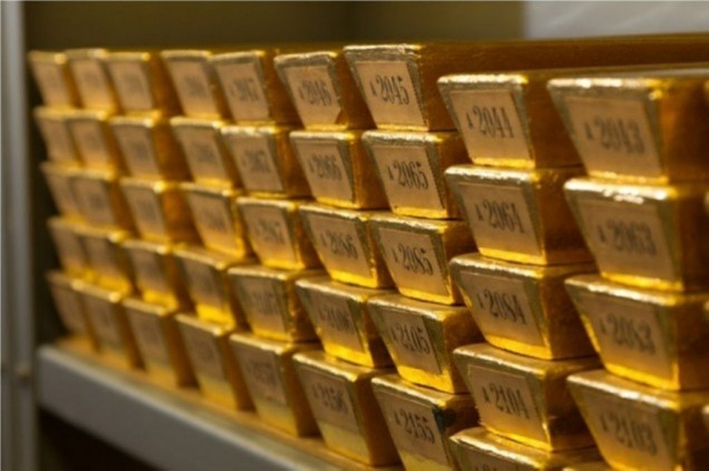 Harga Emas Dunia Kembali Menguat