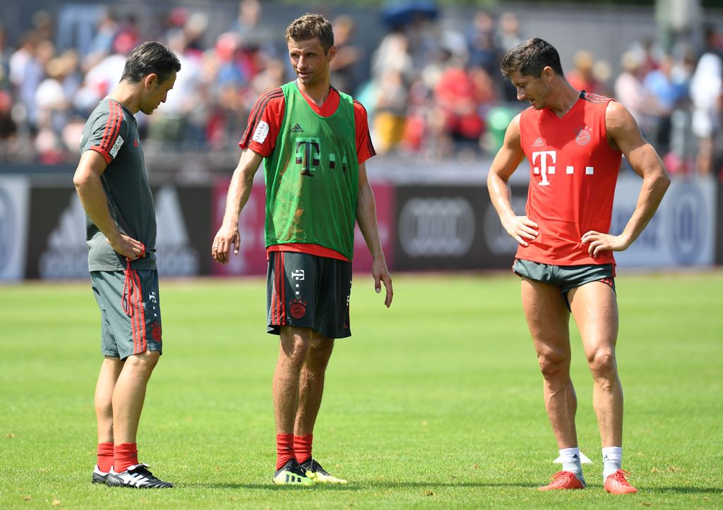 Bayern Muenchen Bantai Tim Amatir 20-2!