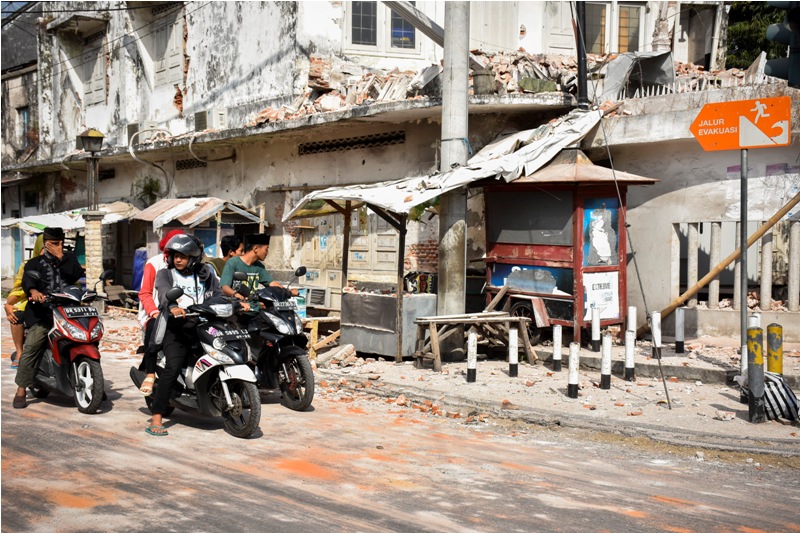 Satu Orang Meninggal Tertimpa Kanopi di Lombok