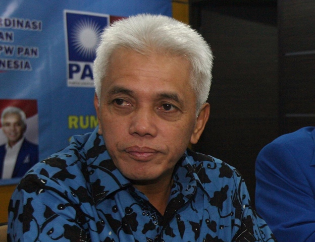 Hatta Rajasa Kunjungi Kediaman SBY