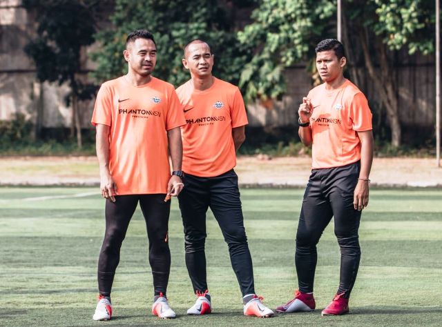 Dua Penggawa U-19 Perkenalkan Sepatu Bola Segala Posisi