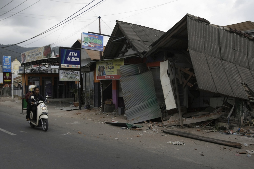 Dua Warga di Mataram Tewas setelah Gempa 6,2 SR