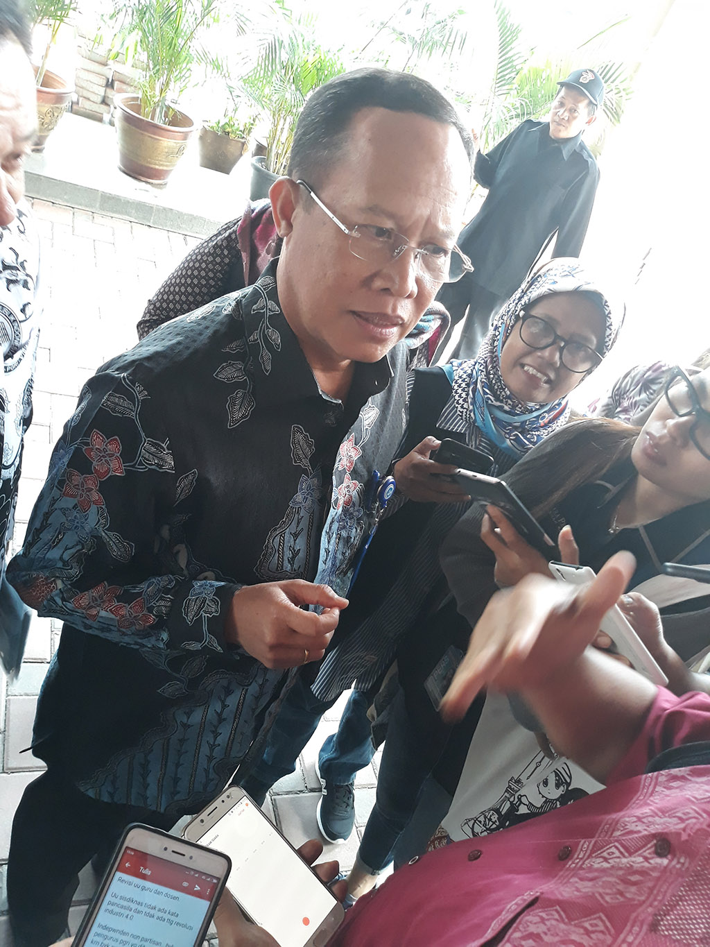 Kemendikbud Jamin Tunjangan Guru Tetap Cair