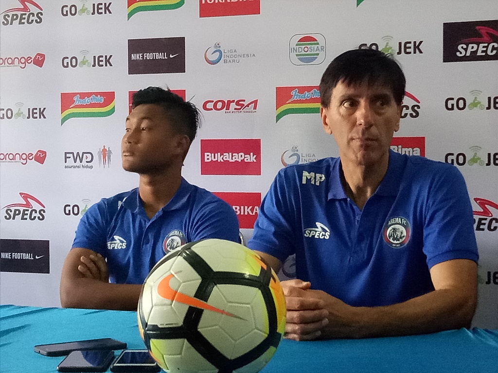 Pelatih Arema tak Mau Pusing dengan Kondisi Skuat Borneo