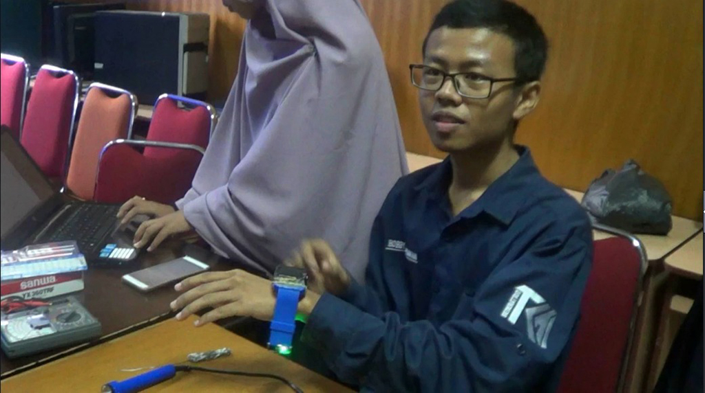 Mahasiswa di Padang Ciptakan Gelang Anti Begal