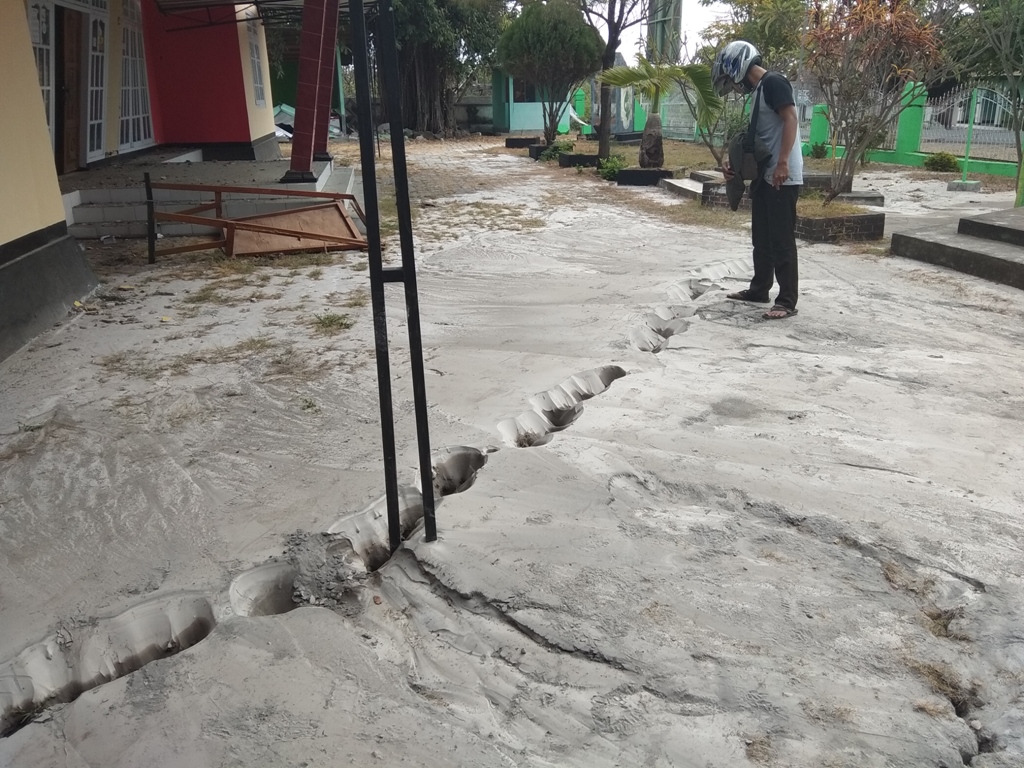 Petugas Belum Periksa Semburan Lumpur di Kecamatan Kayangan