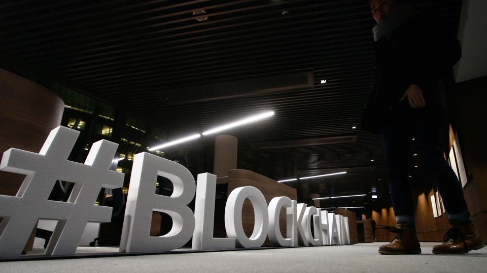 Sistem <i>Blockchain</i> Masa Depan Revolusi Industri 4.0
