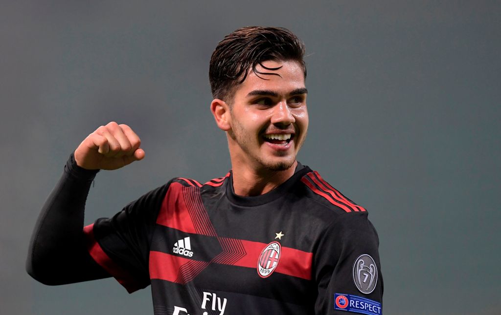 Sevilla Pinjam Striker AC Milan