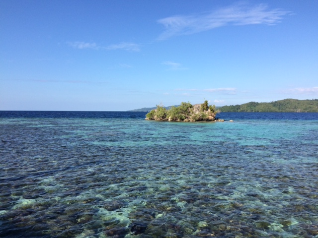 Melihat Kecantikan Laut Togean dari Jembatan Pulau Papan