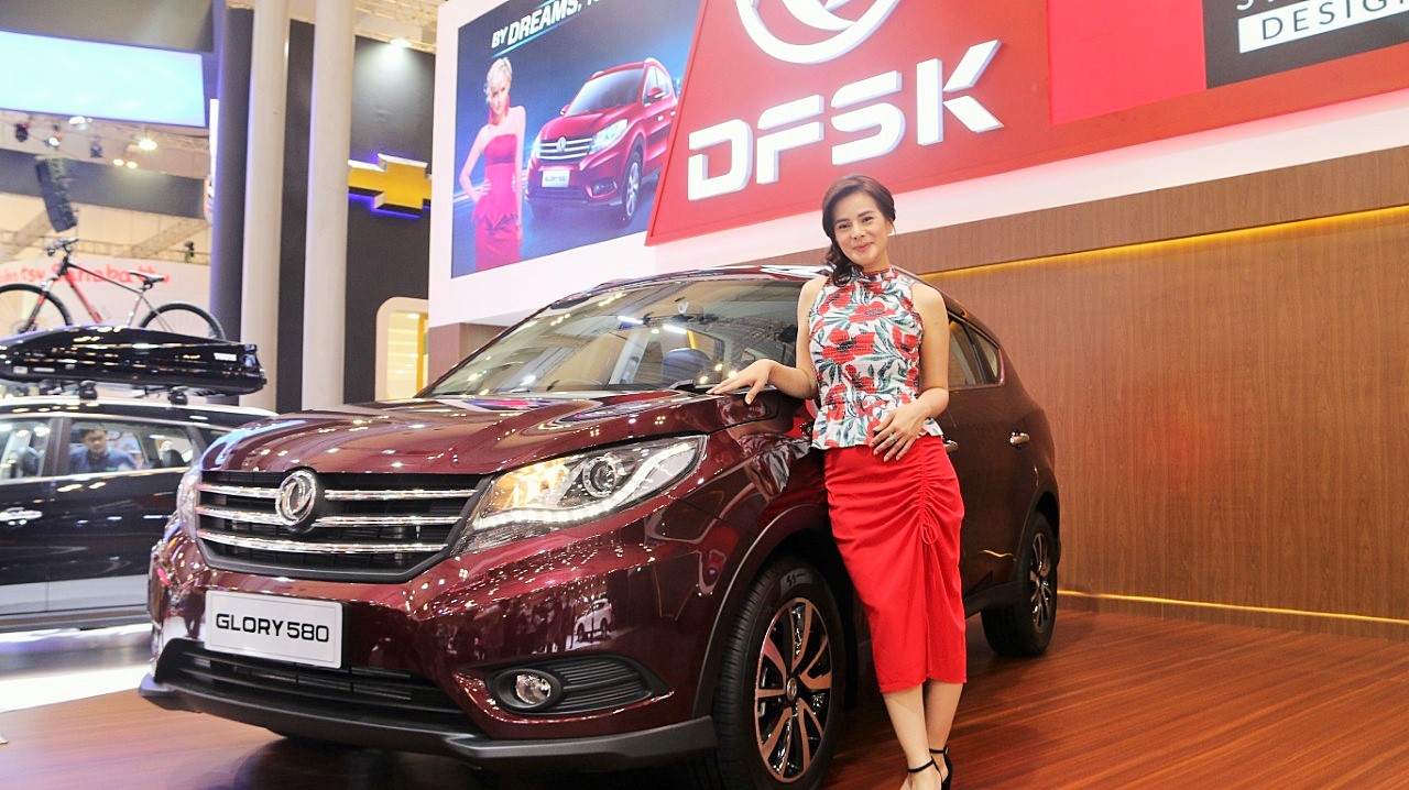 selebritis otomotif