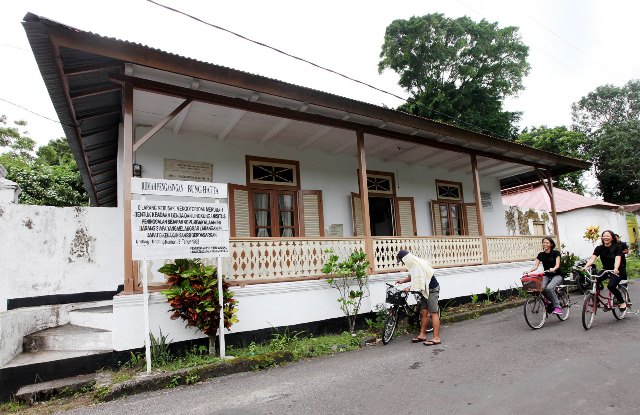 Sekolah pribumi di halaman tengah