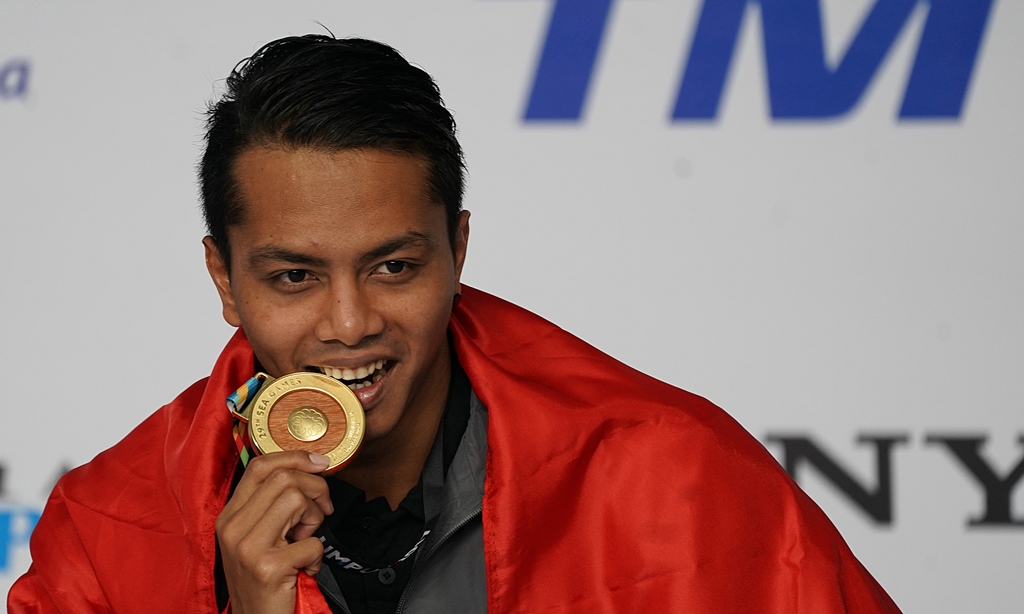 Siman Sudartawa Pembawa Bendera Indonesia di Upacara Pembukaan Asian Games