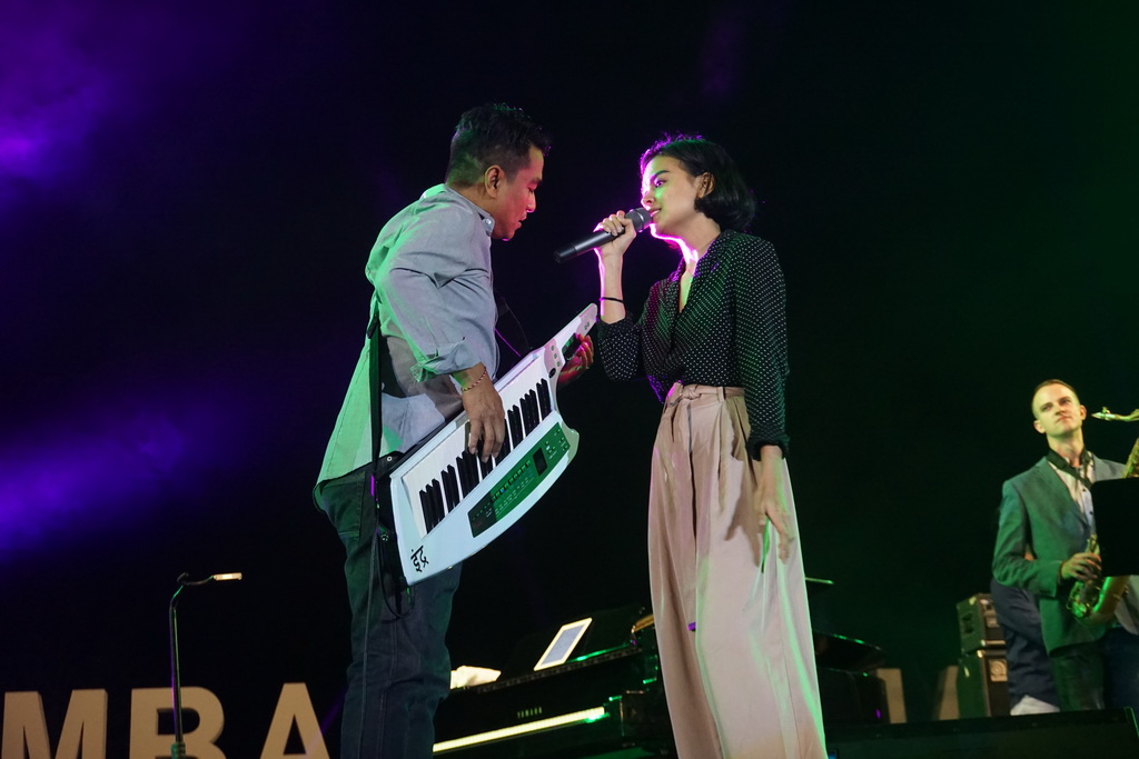 Ketika Ahmad Dhani Buat Eva Celia Deg-degan