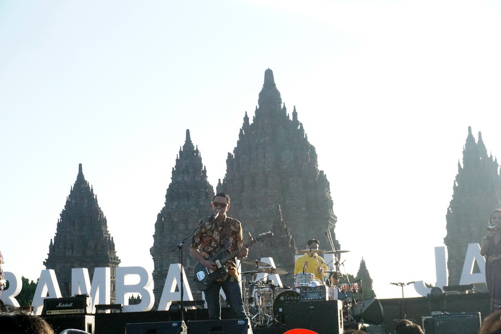Melawan Terik demi Barasuara dan Jikustik