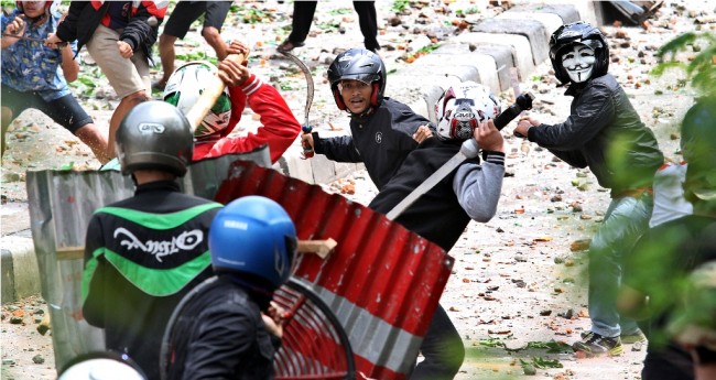 Satu Halte Transjakarta Rusak Akibat Tawuran Pasar Rumput