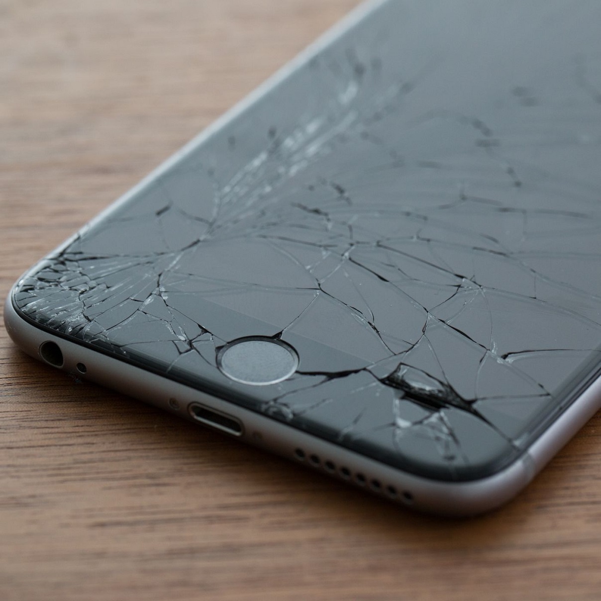 Protes Terhadap AS, Warga Turki Hancurkan iPhone