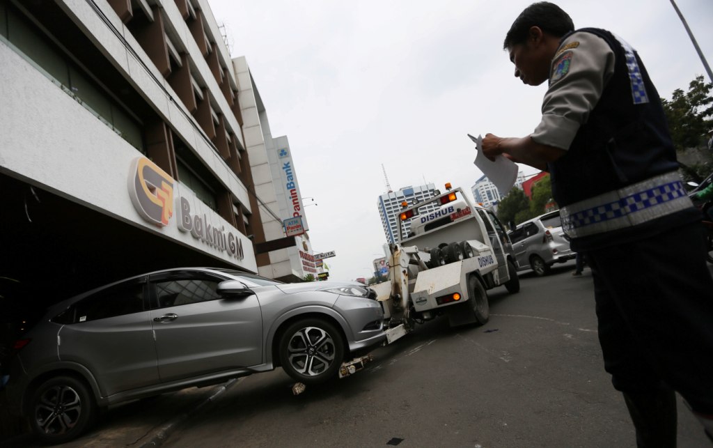 13 Ribu Mobil Diderek karena Parkir Liar