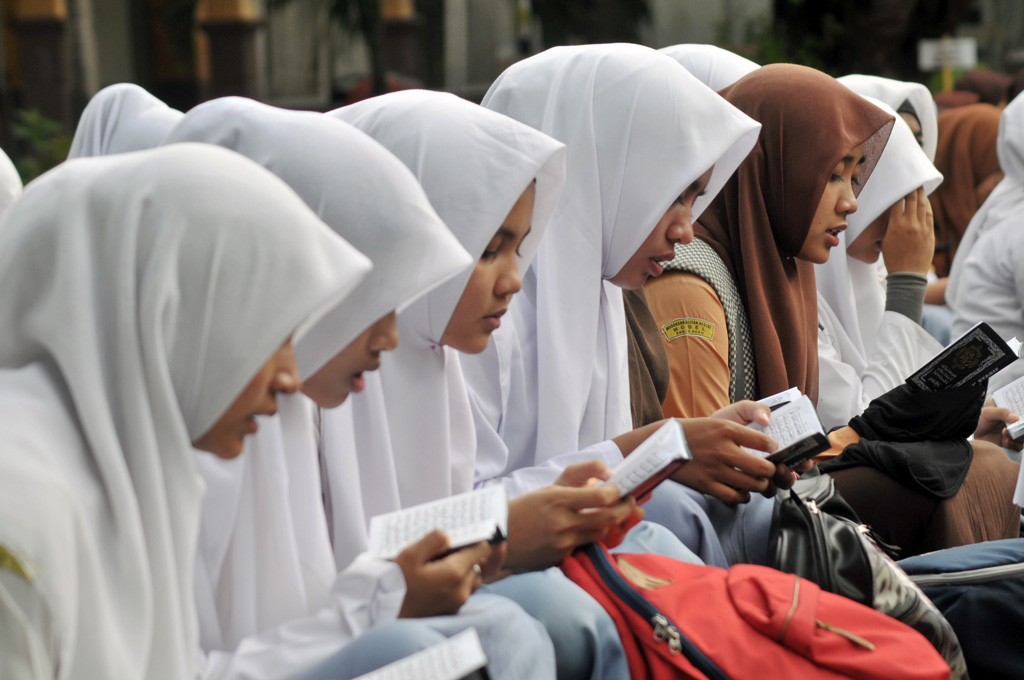 Pembacaan Kitab Suci Warnai Kirab Pemuda