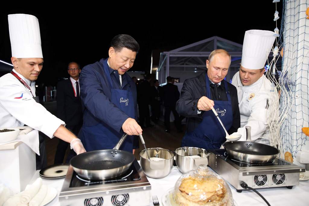 Putin dan Xi Jinping Memasak Bersama di Rusia