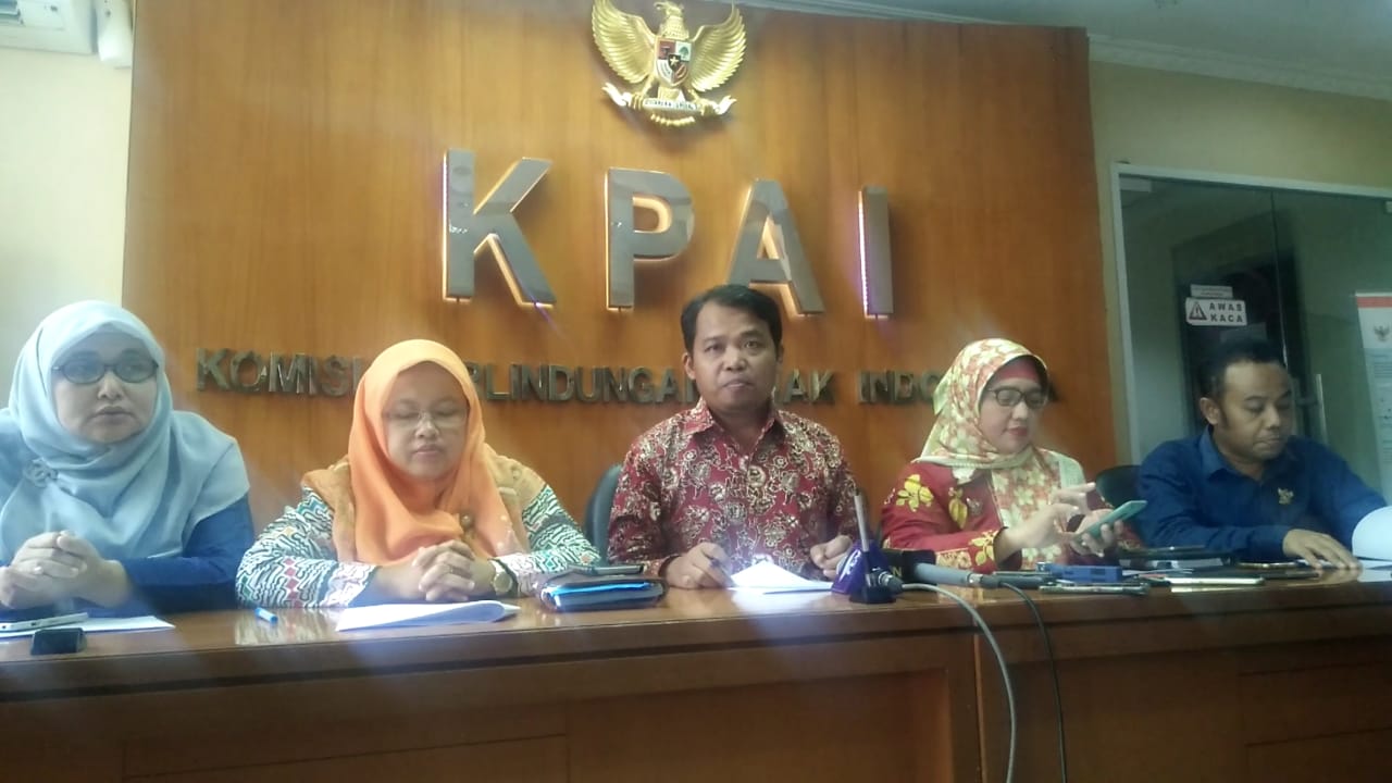 Selain Punya Sel Tahanan, Siswa Diajarkan Pegang Senapan