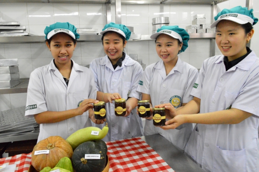 Meracik Kopi dan Labu dalam Selai Karya Mahasiswa UKWMS