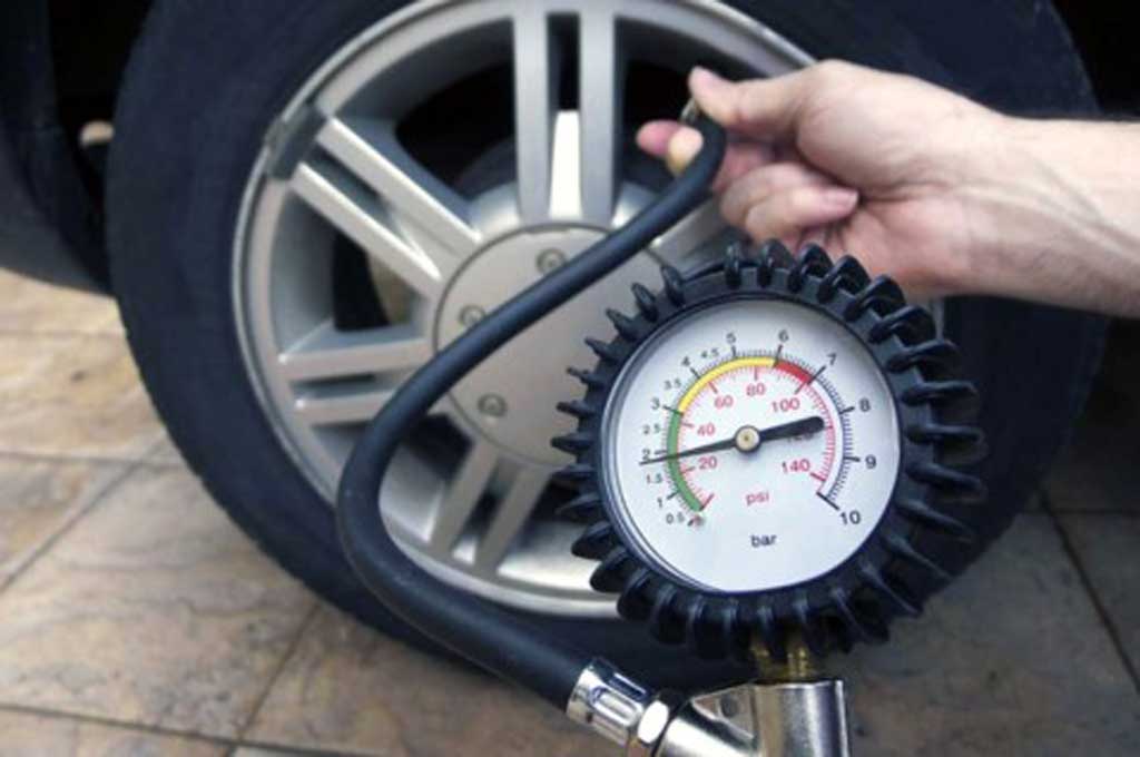 Jangan Asal Pompa Ban, Tiap Mobil Beda Ukuran Tekanan