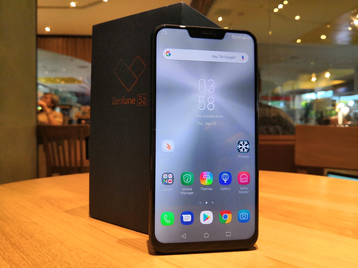 Melihat Isi Kotak ASUS Zenfone 5Z