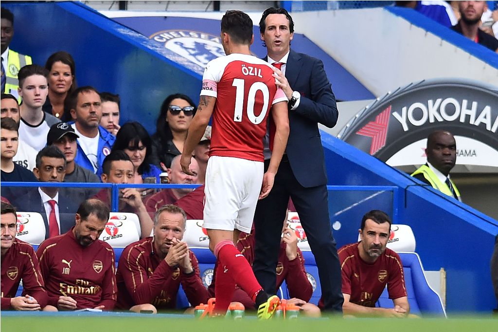 Emery Klarifikasi Soal Keretakan Hubungan dengan Oezil