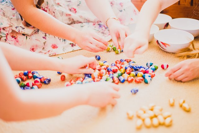 Alasan Baik Membiarkan Anak-anak Bermain dengan Makanan Baru