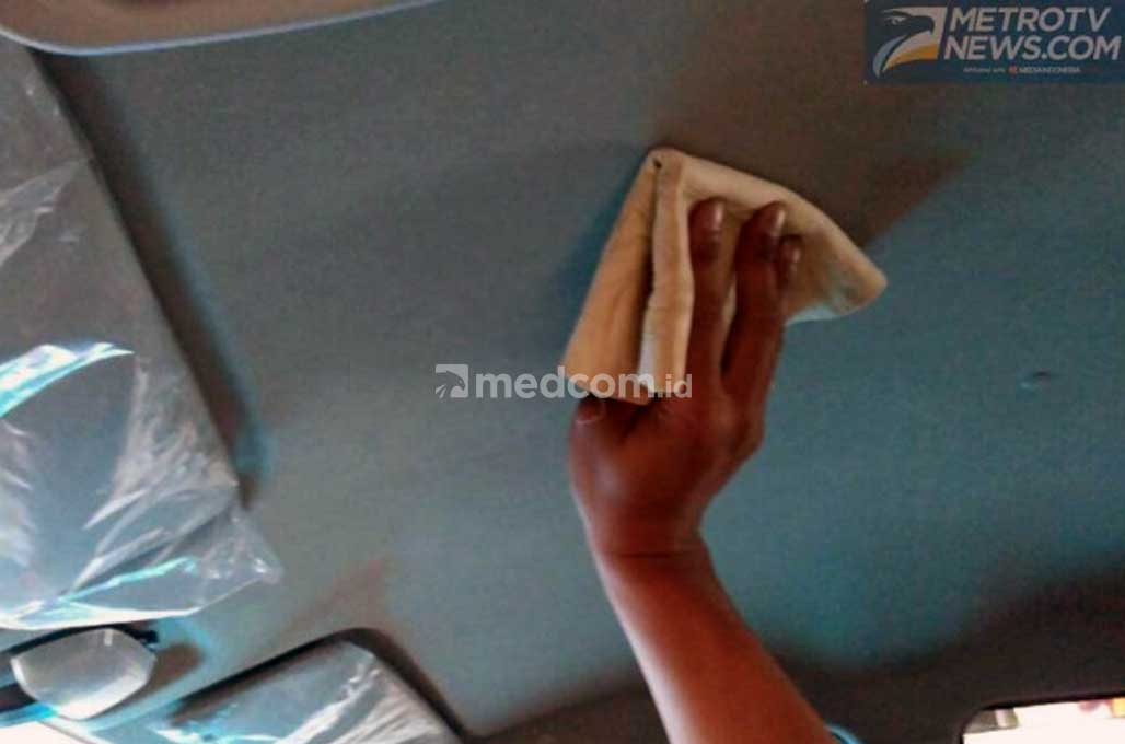 Cara Mudah Bersihkan Noda di Plafon Mobil