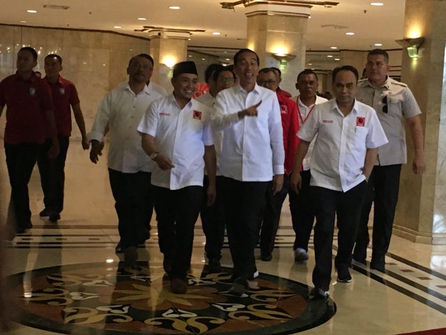 Jokowi Wanti-Wanti Relawan Menghindari Isu SARA