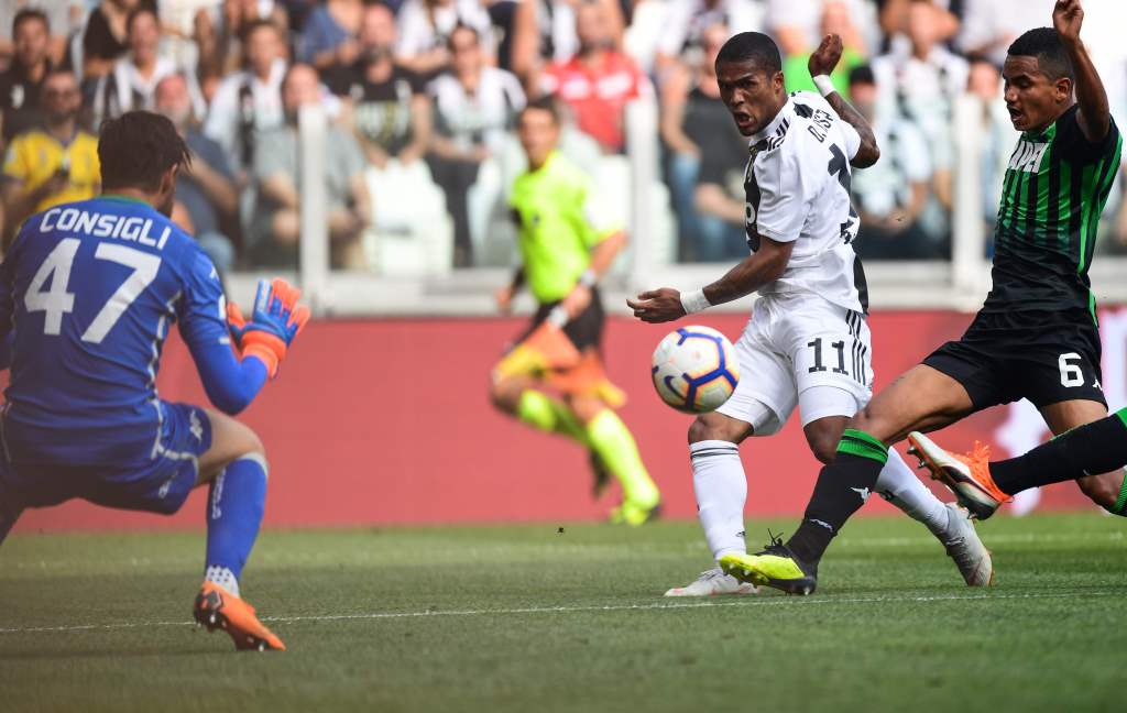 Meludahi Pemain Sassuolo, Douglas Costa Diskors Empat Pertandingan