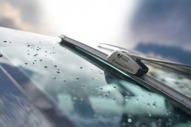 <i>Coating</i> Kaca Mobil Hanya Bertahan Dua Pekan?
