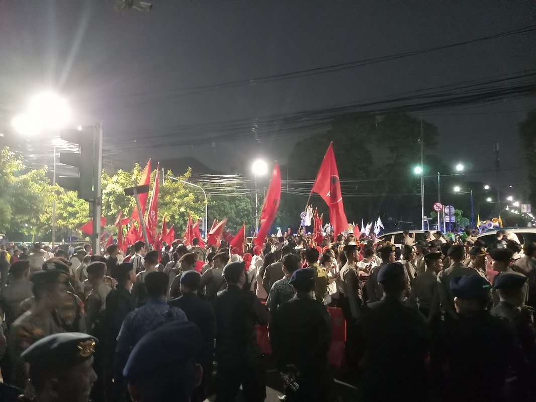 Pendukung Jokowi-Ma'ruf Padati Jalanan KPU
