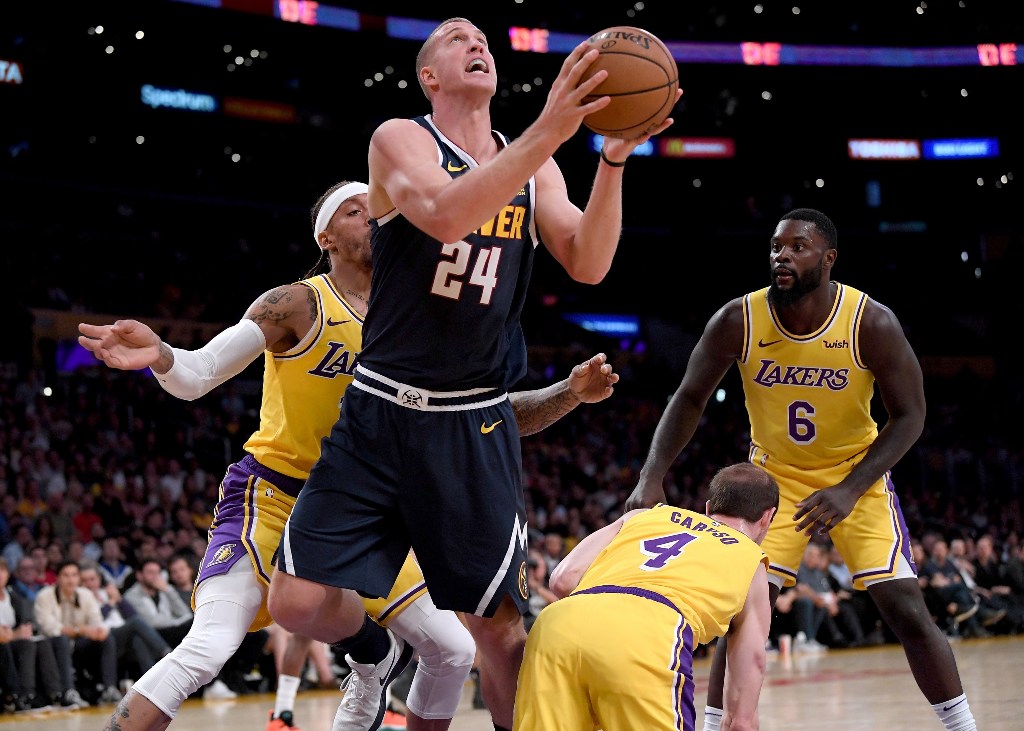 Debut LeBron di Kandang Lakers Dinodai Kekalahan