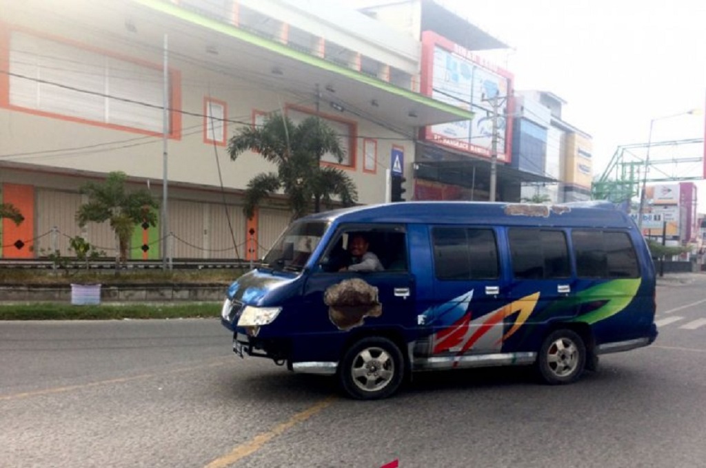 Angkutan Umum Layani Penumpang dengan Gratis