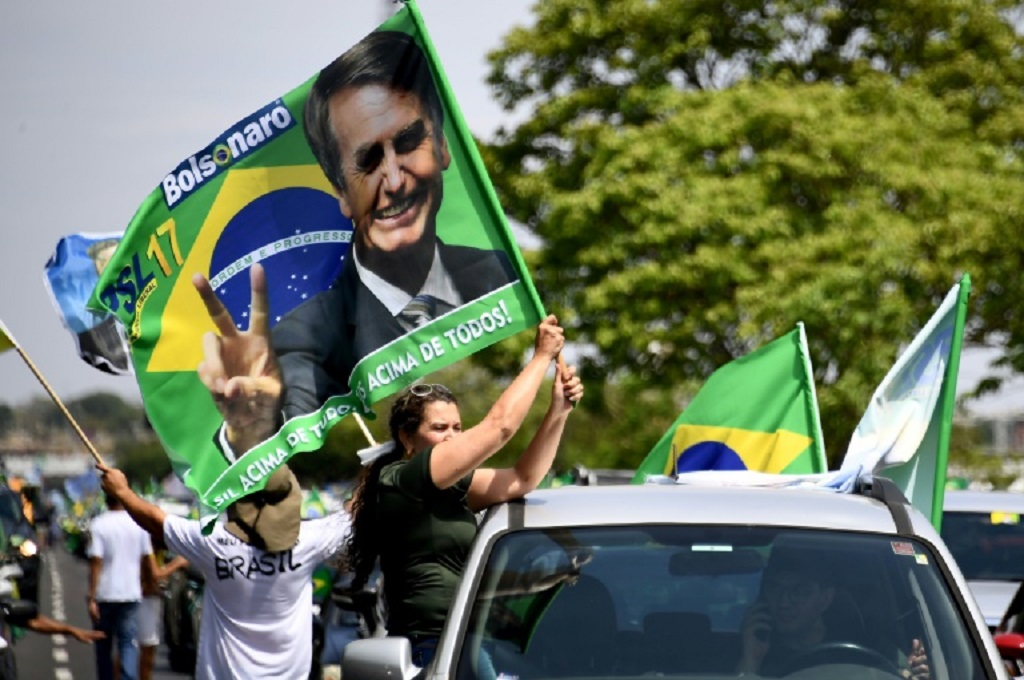 Tokoh Sayap Kanan Memimpin di Pemilu Brasil