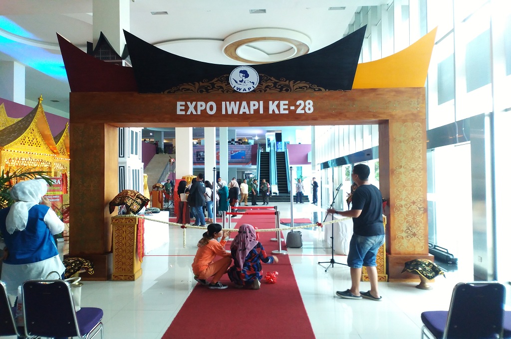 Presiden Puji Produk Ibu Leni Tembus Pasar Korea