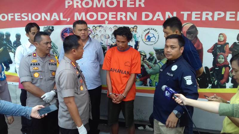 Pelaku Bunuh Ali Akbar karena Handphone