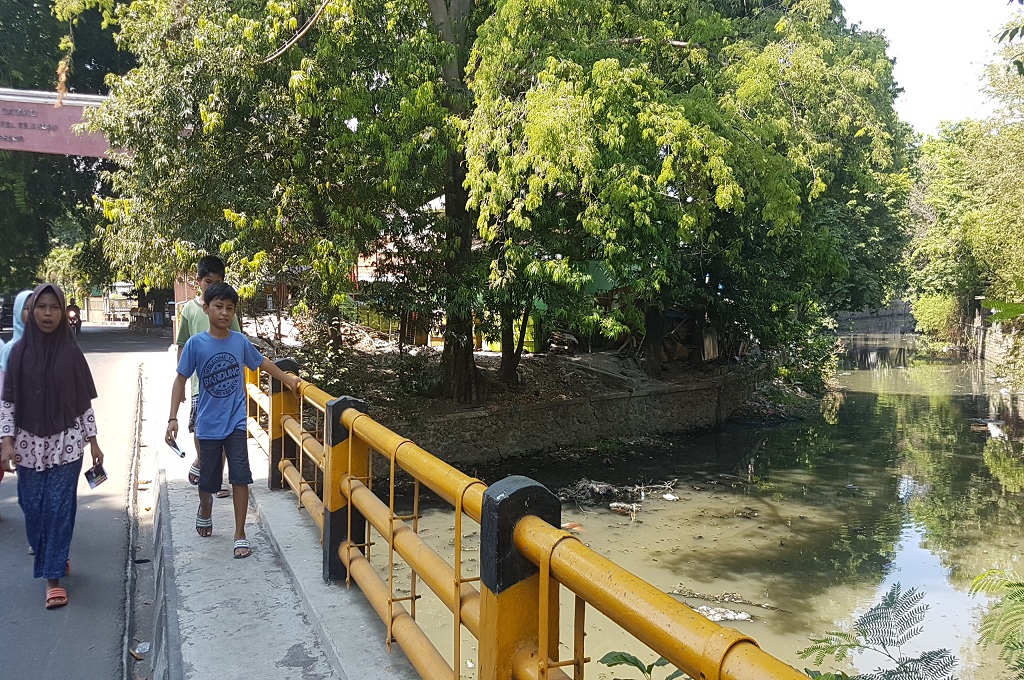Cirebon Butuh Empat Alat Penahan Sampah