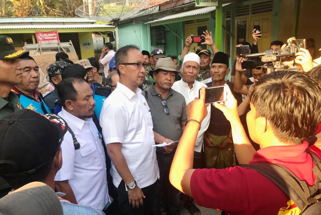 Mensos Kunjungi Korban Gempa Sumenep