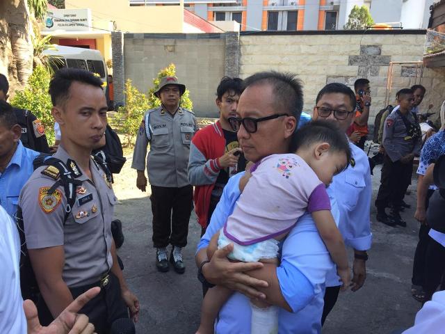 Mensos Salurkan Bantuan untuk Korban Gempa Sumenep