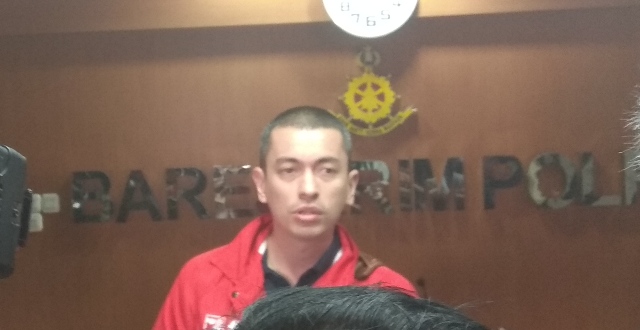 Rian Ernest Bernyali Menghadapi Fadli Zon