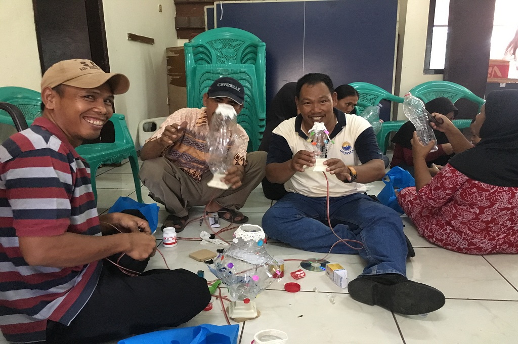 Puluhan Pemulung Belajar Sulap Sampah Bernilai Ekonomi